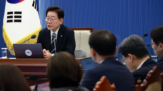 이 대통령 "선거관리 체제, 해체 수준 개혁‥필요시 개헌 검토"

이재명 대통령은 중앙선거관리위원회의 투표용지 부족 사태와 관련해 "다시는 이와