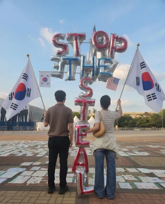 오늘도 퇴근후 지친몸을 이끌고 남편과 함께 올공! 
여기는 중독이야ㅠㅠ
떠날수가업쒀,,,,,,,, 로그인했는데 로그아웃이 안됨ㅋㅋ
인정?  ㅎㅎ