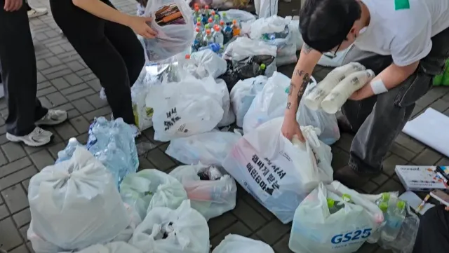 2026.06.05.
전국에서 많은 물품들을 보내주시는중!!

이대로는 안되겠다
안전을 위해서라도 바리케이트를..