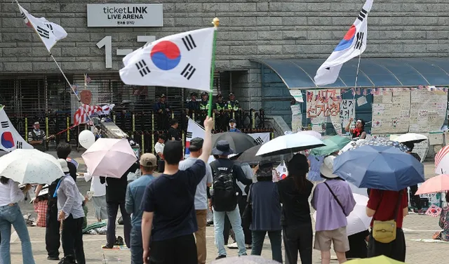 [속보] 경찰 "잠실개표소 지하 무단침입 3명 신원 확인…조사 방침"

경찰이 올림픽공원 핸드볼경기장 무단 침입 사건 피의자들의 신원을 특정하고