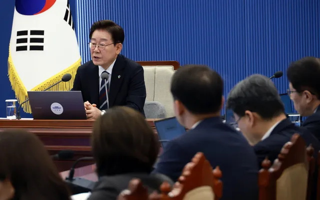 이 대통령 “중동전쟁 종전 문턱…물가안정·민생회복 사활”

유럽순방 귀국 다음날 청와대서 수석보좌관회의 주재 “시급한 과제는 첫째도 물가, 둘째