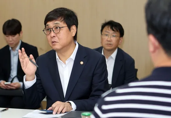 "국제대회도 차질" 체육단체, 문체부에 긴급 지원 요청

(PPSS 유서현 인턴기자) 올림픽공원 경기장 봉쇄로 어려움을 겪고 있는 체육단체들의 