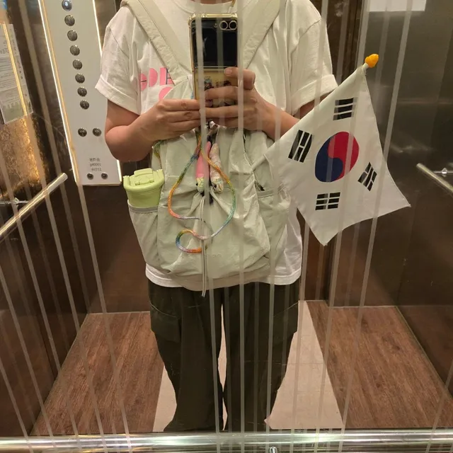 20.06.18 
어제는 저녁에 많은 인원이 모여 
부정선거 재선거 당일투표 수개표를 외쳤다. 

어제에 이어 오늘도 가는 길
비가 오지만...