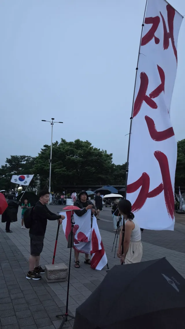 "재선거"만 외치는것도 우리 자유니 신경쓰지밀고 "부정선거" 외치세요. 신경 안써요.