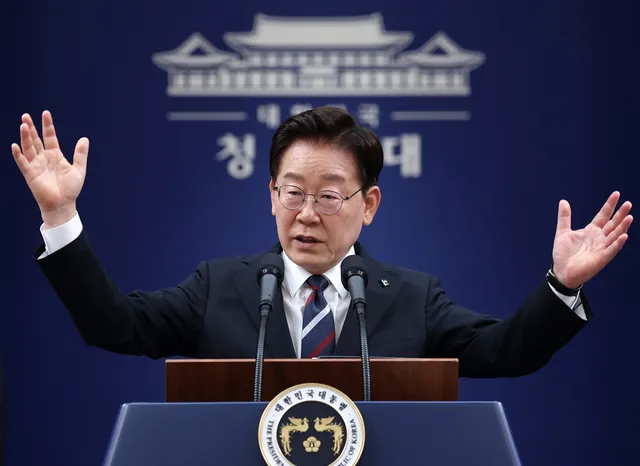 당청 갈등·보완수사권·지지율 하락 등 현안에 거침없는 답변 쏟아내

이재명 대통령 유럽순방 브리핑 일문일답 이재명 대통령은 19일 청와대 춘추관