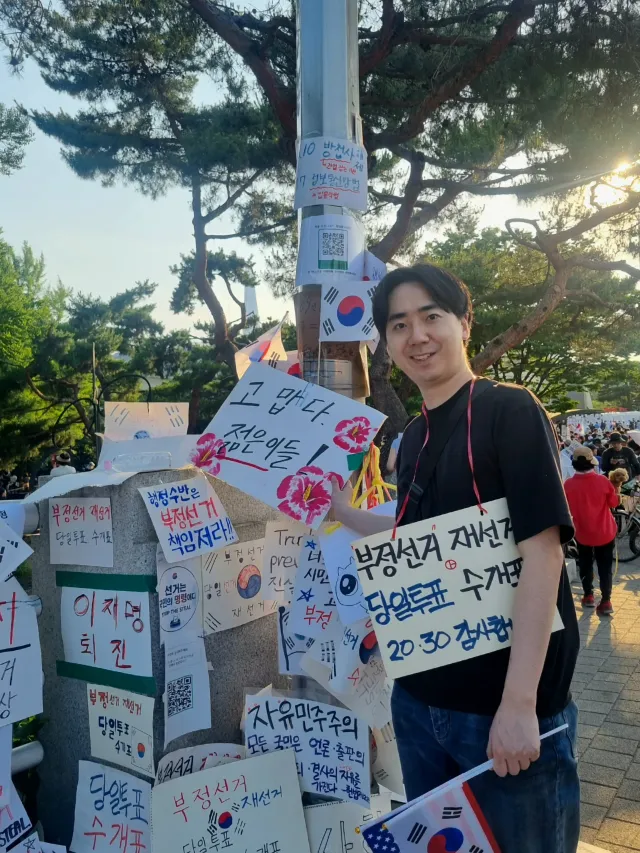 고백할 것이 있습니다. 
공개적으로는 처음 밝히는 제 삶의 진실입니다.

​저는 지난 6년간 깊은 병마와 싸우며 심신이 부서진 채 버텨왔습니다.