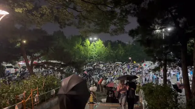 🇰🇷🇰🇷🇰🇷🇰🇷🌸🌸🌸🌸
여러분 비 오는데도  어제보다 많은 분들이 🔥🔥🔥
멋있습니다 🤍🤍🤍🤍