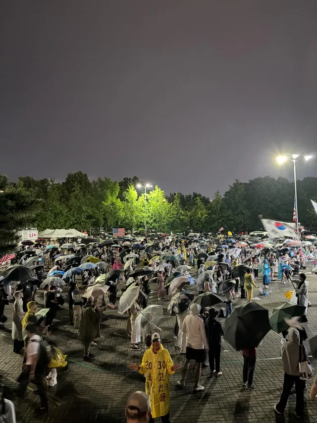 비가 와도 사람 많네요. 주말에 비 그치면 수업 재개할게요~! 오늘은 자원봉사 드갑니다. 화이팅!!!!