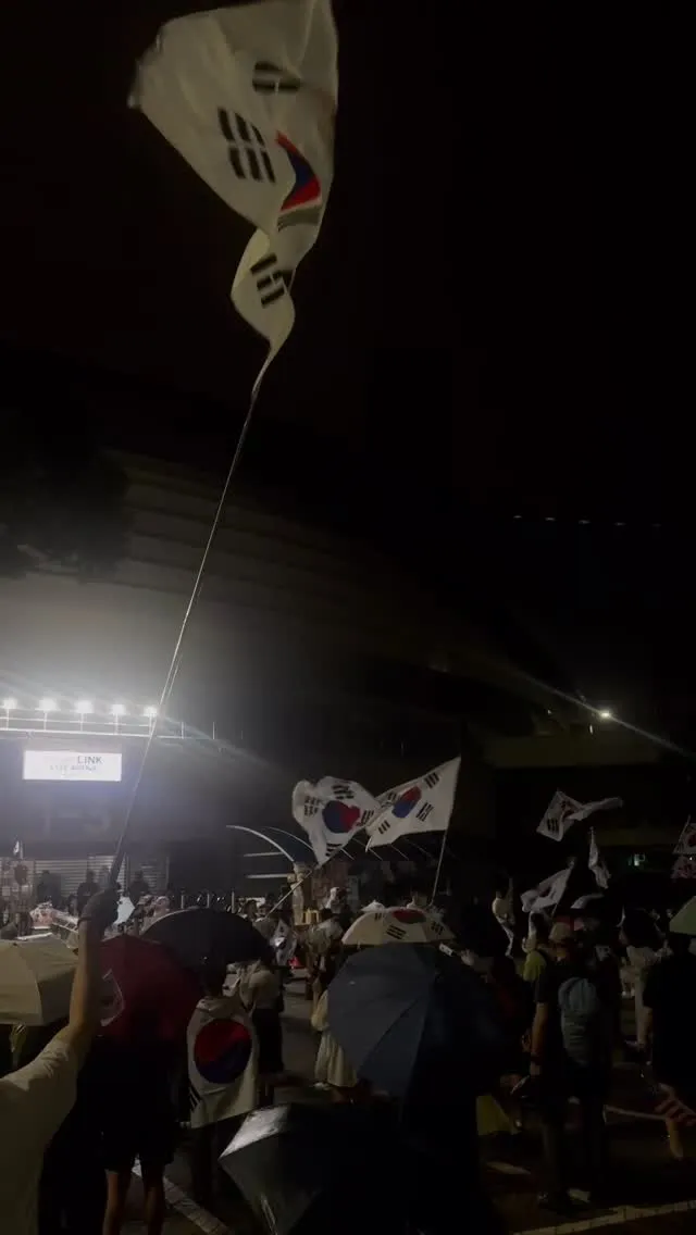하늘이 무더위를 날려가며 우리를 응원한다!

부정선거 재선거!
당일투표 수개표!