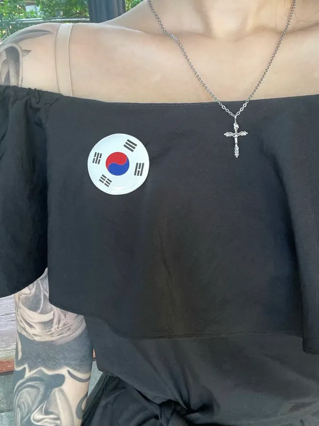 선관위 가는 중인데 놀자는 친구가 기차 타고 가버려서 그냥 꾸미고 집회가는 사람 됐습니다..