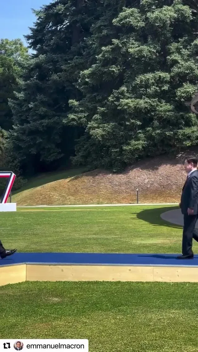 이재명 대통령은 G7 정상회의 참석을 위해 프랑스 에비앙에 도착했습니다. 

지난 4월 한국을 방문했던 엠마뉘엘 마크롱 프랑스 대통령은 이재명 