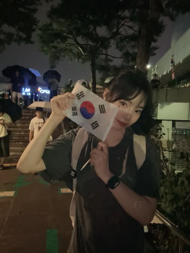 비맞아서 거지꼴이지만
오늘도 잘~외치구
저녁반 퇴근🇰🇷

아이스티도, 아이스방도
감사합니다 채고👍🏻

애국댕댕 호두 넘기여움..(울강쥐랑