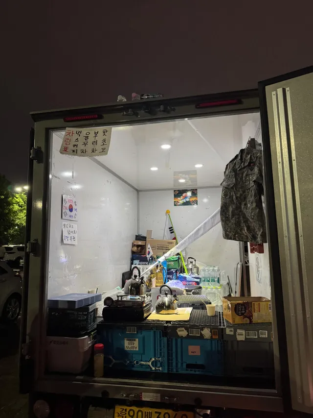 안녕하세요, 멸공카페 사장임돠
오늘도 오픈했으나 소식이 늦었습니다!
오셔서 따듯한 커피, 율무, 핫초코 드시고 가세요!
보리차가 매진되었습니다 