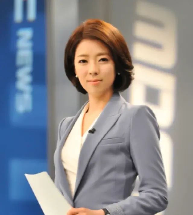 MBC의 딸
손석희의 후배

지는 여기저기 붙어
가만히 누워있어도 뽑히는 곳 공천받아
온갖 당의 지원유세와 혜택은 다 받아놓고

지방선거 기간에