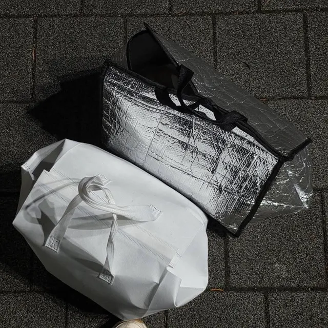 혹시 지금 잠실에 계신분들 있으실까요..??
제가 오늘 친구랑 같이 가기러 했는데 못가서 친구가 혼자 갔어요ㅜㅜ
 부끄러워서 혼자 잠실에서 숨어