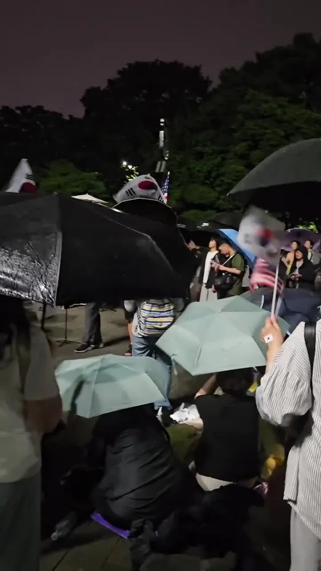 올공예배!!!
처음 올공 도착했을때 
이상하게 머리가 너무 아팠는데
찬양하다보니 두통이 싹 없어졌다 😍

딱 하나 안좋은 점이 있다면
시간이 