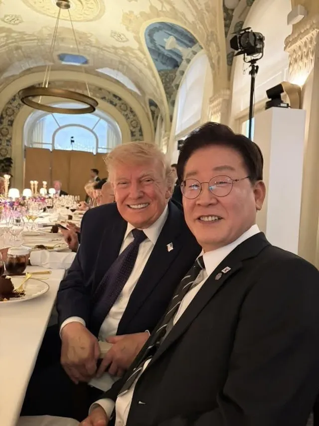 한미공조해서
잠실 극우 폭력시위대
강제해산 시킨다네요🇰🇷
삼전 또 사야지😁