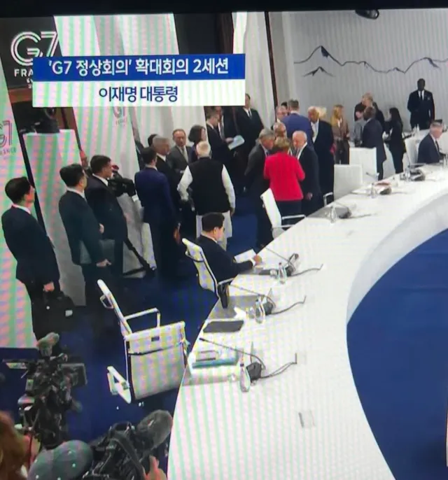 이순간 
MBC가 쓰고싶은 제목 
<G7에 가서도 국내상황에 몰입하는 
참 대통령>
