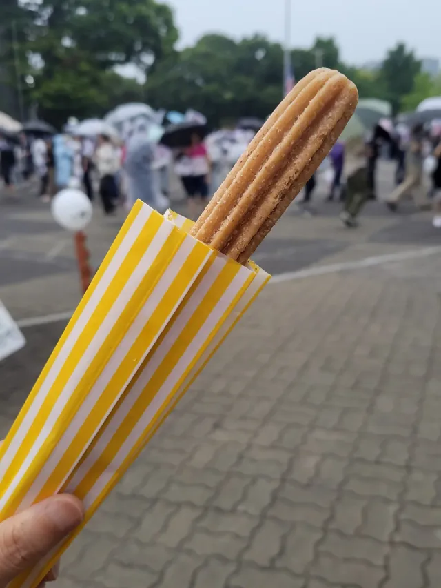 6월19일(금)올공에 진짜 몸만 오시면 됩니다.
봉사자분들이 후원품을 마니마니 나눠주시기 땜에 그냥 산책겸 오시면 생수부터 시작해서 떡볶기, 오