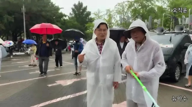 귀국하시자마자 올공에 
부정선거 재선거를 외치러 오신 
황교안대표님 ~ 감사합니다👏🏽👏🏽
출처.뉴파수