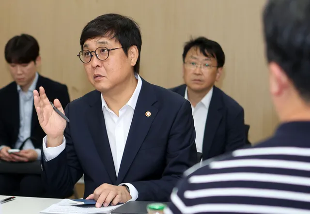 잠실 개표소 봉쇄에 체육계 피해 눈덩이… 문체부, 추가 지원 나선다

6·3 지방선거 투표용지 부족 사태에 항의하는 잠실 개표소 봉쇄 시위가 장