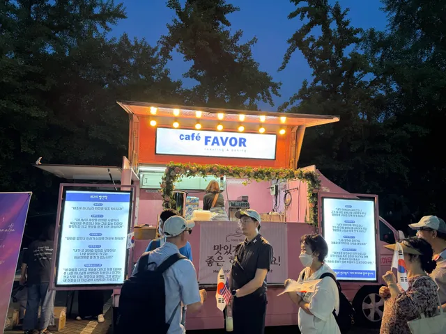 저희 어머니와 지인분들이 1-3 앞에 커피차 보냈어요.. 소소하지만 힘이 되길 바랍니다🩷