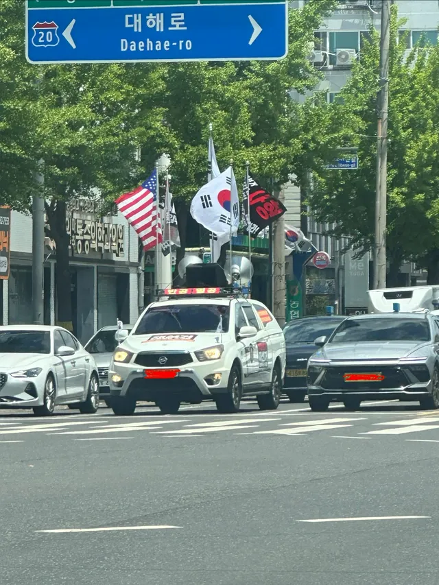 포항 본가 내려왔는데 여기서도 부정선거 퍼레이드 하는거 봤다 졸라 개 멋있다!!!! 얼른 올라가서 올공 가야지..
더운데 다들 탈수 조심❤️