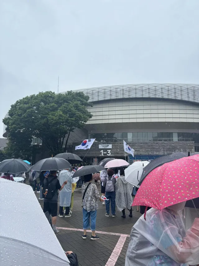 부정선거 재선거 올공으로 모입시다!!
비가와도 남녀노소 많이들 와 계십니다