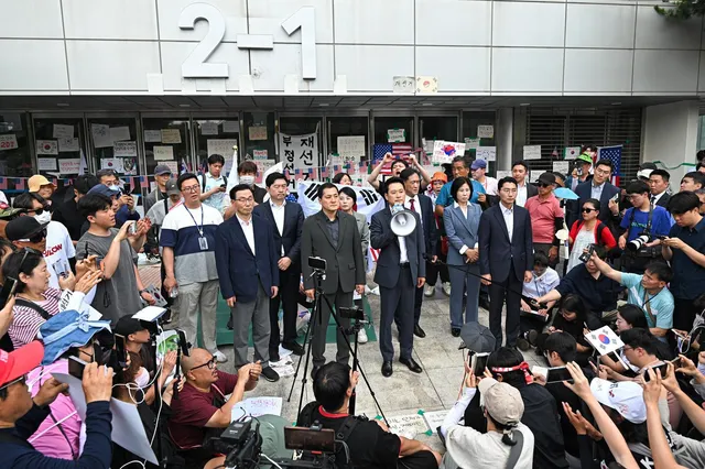 ‘집회가요, 지도부, 인쇄물’ 없는 이런 시위는 처음 본다[청계천 옆 ...

6·3 지방선거에서 투표용지 부족 사태가 촉발한 ‘올공 시위’가 