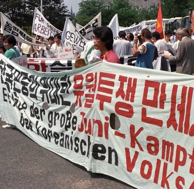 📂오늘의 민주화운동사 ’해외에서의 6월 민주항쟁‘

국내운동을 지원하고 특히 국내운동이 독재정권의 탄압에 의해 답보상태에 빠지거나 출구가 보이