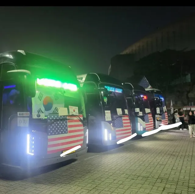 나 이거 이유?  심리를 몰라서..
잠실 '부정선거.재선거'수요집회때 지원차량이라는데 성조기가 대문짝만하게 들이대고 있는 이유가 뭐야?  심리가