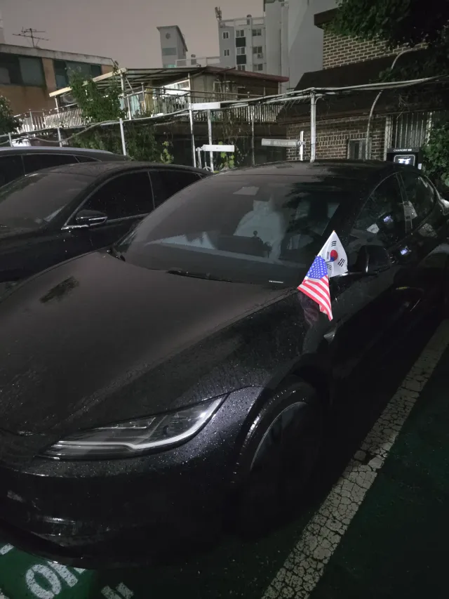 원래는 눈물이 없는 완전T인데 왜인지 모르게 애국가와 군가부르면서 오늘 눈물 많이 흘렸습니다 나중에 결혼하게 되었을때 제 자식한테 이런나라 물려