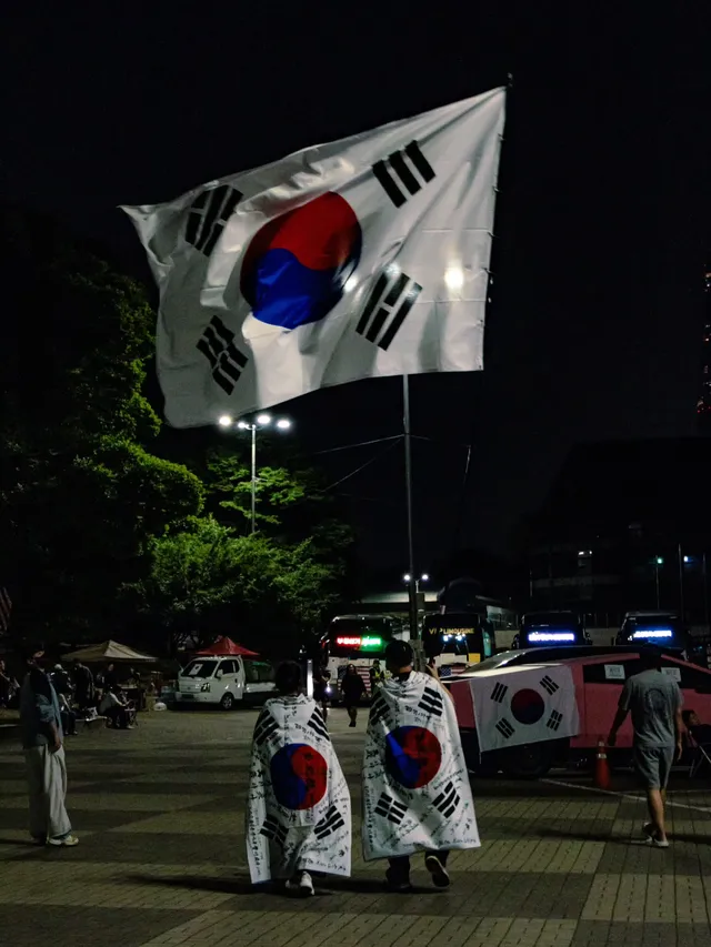 민주주의는 사망했다.

이번에 잠실을 다녀오면서 가장 기억에 남는 문장이네요
.
.
.
📍올림픽공원
📸2026.6.13-14
📸EOS R7