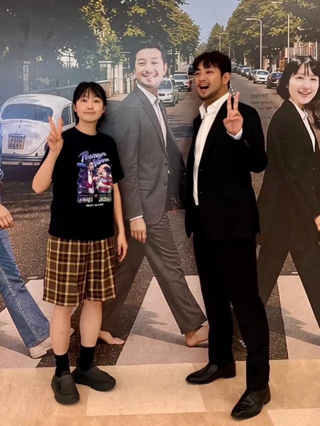 “둘은 문제아지만 최강..”

드디어 잠실 롯데월드몰 팝업!
사실 수요일부터 시작이었는데 하핫!

제 꿈의 무대,
팝업에 미친 사람이라면 꼭 하