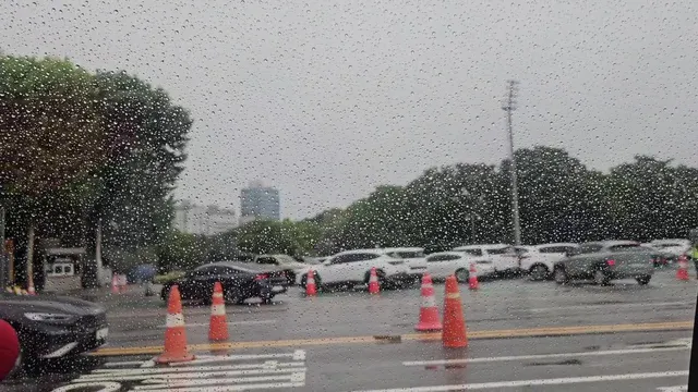 잠실 도착해뜸!
비 보슬보슬 내려서 우산 써야될정도
이제 그치기만 하면댐!