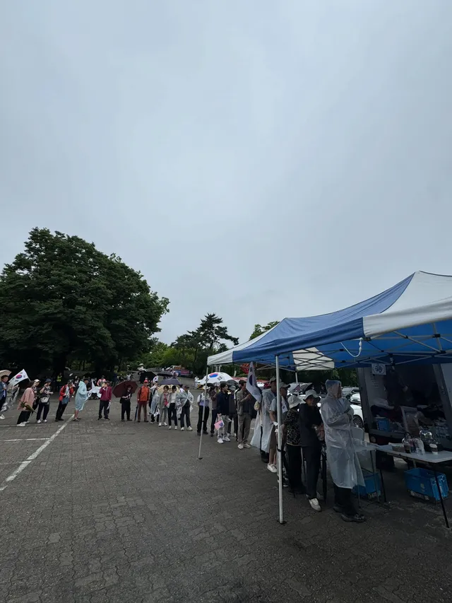 오늘도 멸공카페 오픈입니다! 
냉커피도 있으니 많이 찾아주세요~