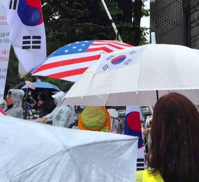 태극기 잃어버리신분 ~
우산위에 붙어있어 ㅋㅋㅋㅋㅋㅋㅋㅋㅋㅋㅋㅋㅋ