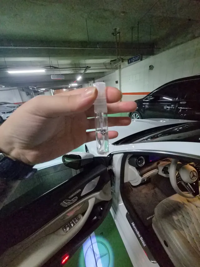 오늘 집에서 완충하고 내일 올공 봉사활동 부시러갑니다
아참 이거 향수 주신분 찾아요 
냄새 미처브러ㅠㅠㅠㅠㅠㅠ너무 좋아요ㅠㅠㅠ
돈주고 살테니 제