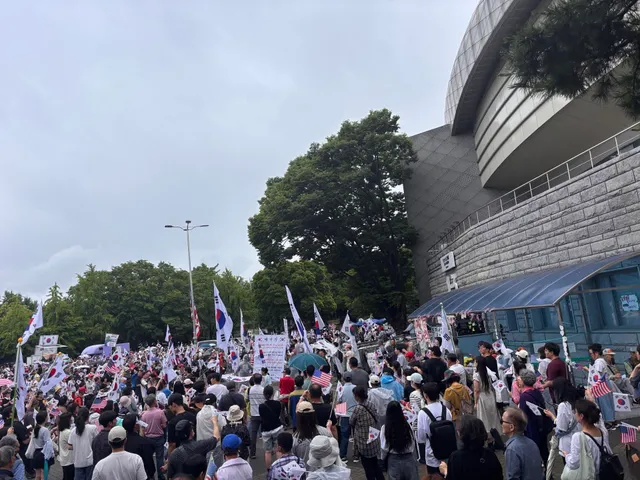 2026년 6월 21 토요일 오후 4시
 비가 오는 날이었지만 많은 시민들 께서 와서 
재선거를 외쳐 주시고 계신다 너무 감격스럽다