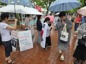 [잠실 참정권 집회] "제2의 4.19혁명으로 부정선거 뿌리뽑자"… 빗속 거...

[천지일보=홍보영 기자] “제2의 4.19(혁명으)로 부정선