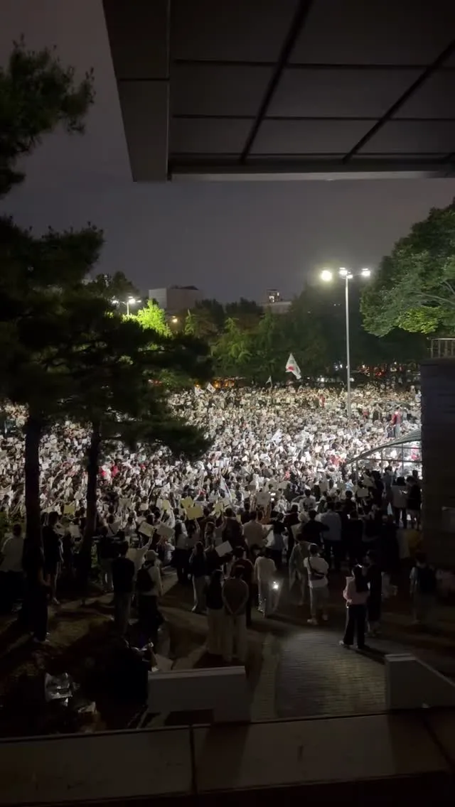 먼저 갑니다
발길이 잘 떨어지지 않네요
미안합니다