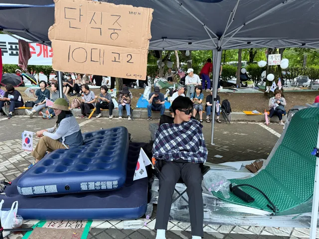 잠실 올공에 고2가 단식을 시작했다
이재명 더이상 애들 괴롭히지 말고 빨빨 하야해라
질질 끌려나오기 싫르면.
