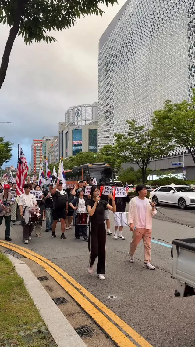 6.20 대전 선관위 행진🐵

비가 오나 눈이 오나 우리는 멈추지 않는다🔥🇰🇷‼️