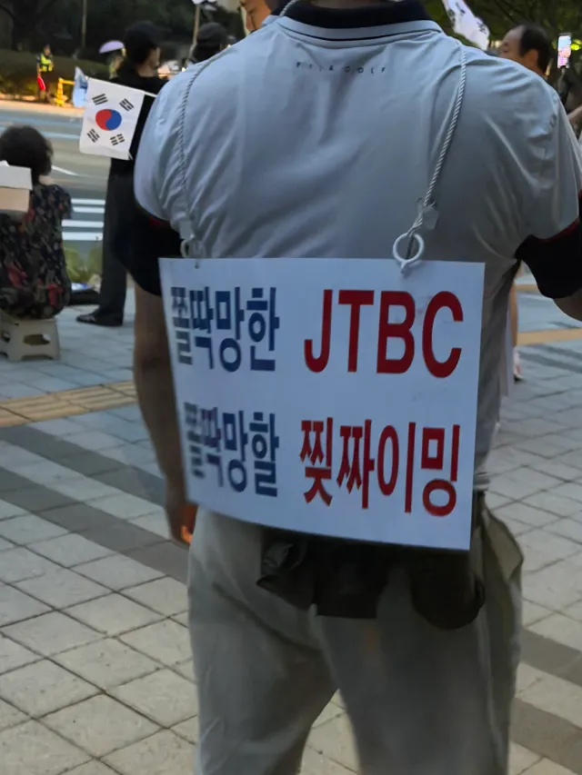부산 선관위 현장 모먼트
지나가시는 멋진 멸공 아재 
멸공친구 부산친구 팔로우하자