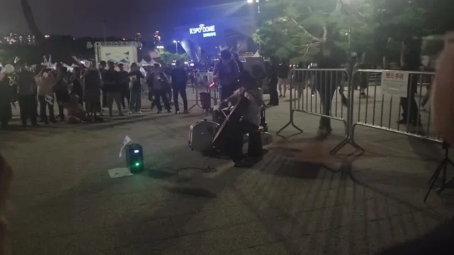 오늘도 아름다운 잠실 올림픽핸드볼 경기장
이렇게 재능 기부해주셔서 감사합니다

모두가 하나되는거 순식간이네요!
