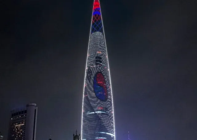 롯데 타워에서도 지금
태극기 건물에 띄워서
같이 힘을 보태주는 격이라고 하던데
멋지다! 저런거 하나도 큰 힘이나지! 
2026.06.06 아직은