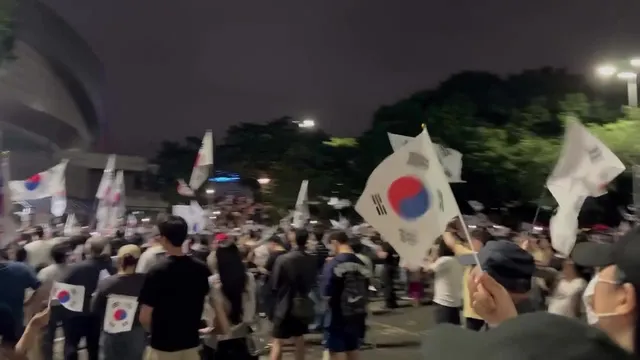 올공이 처음같지 않다 분탕이 많다 
뭐 이런 얘기들이 많아서 내눈으로 보고 왔다.
(나는 내 눈으로 본것만 믿어..
보시다시피 시위대와 전혀 거