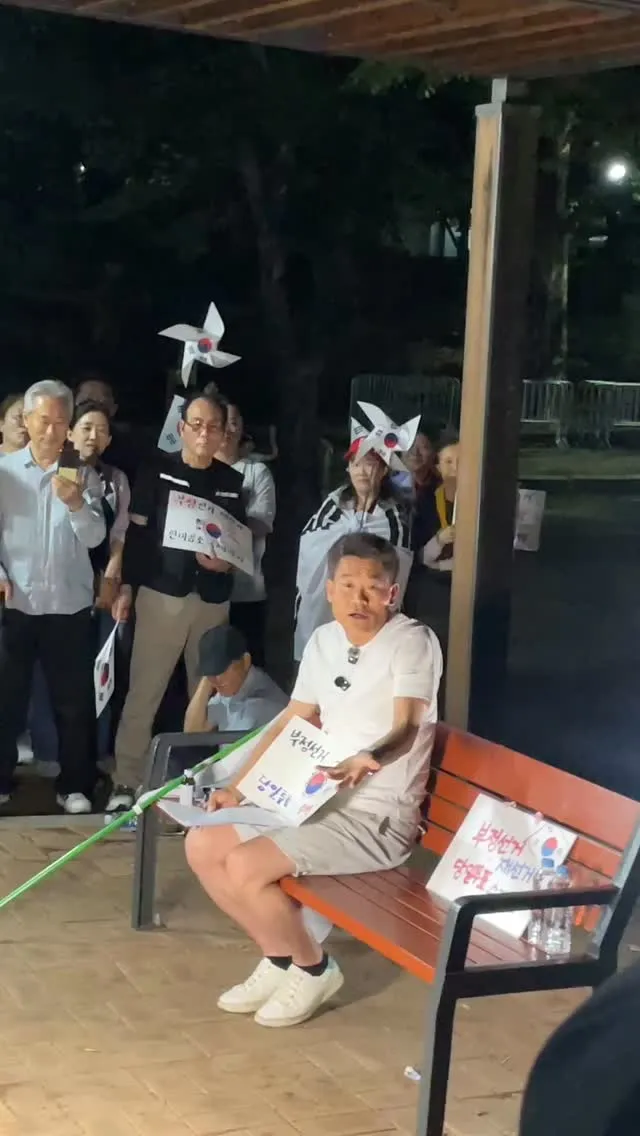 한길쌤 라이브 중이십니다
올공 와서 한길몬 못뵙고 가면 아쉽징
한길쌤 응원합니다!!

#실시간잠실 #전한길