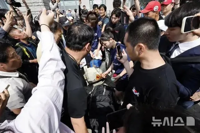 극우들 15살 핸드볼 선수 가방 검사 진짜 했네
