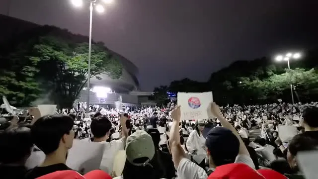 사람이 너무많아 땀이난다. 1-3.